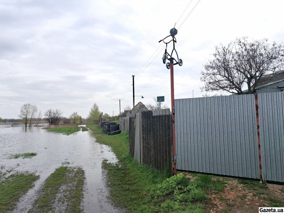 Село Чечелеве в Кам'янопотоківській сільській громаді Кременчуцького району Полтавської області опинилося в зоні підтоплення - цього року вода досягла приватних домоволодінь уперше за майже пів століття