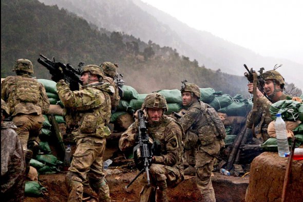 Солдаты США во время перестрелки с талибами, Афганистан, 2011 год