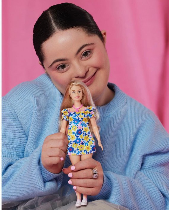 Ляльку з синдромом Дауна представила модель, яка має це захворювання