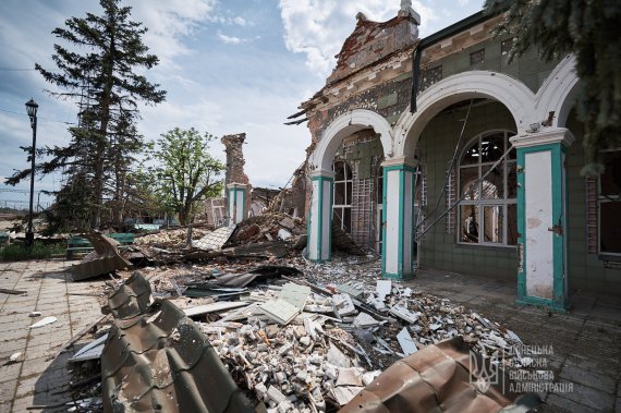 Російські окупанти зруйнували залізничну станцію "Святогірськ" на Донеччині