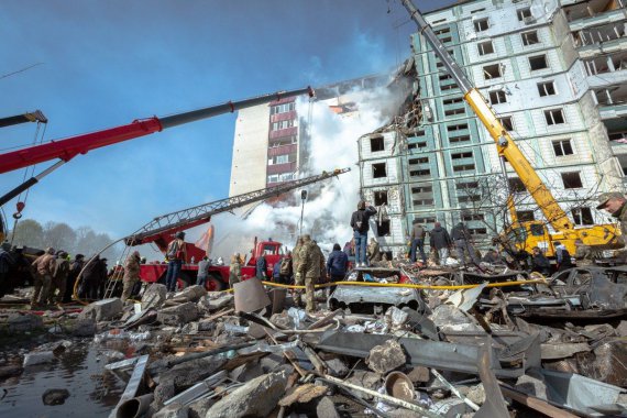 28 квітня росіяни вдарили ракетою по житловому будинку в Умані. Загинули 23 людини