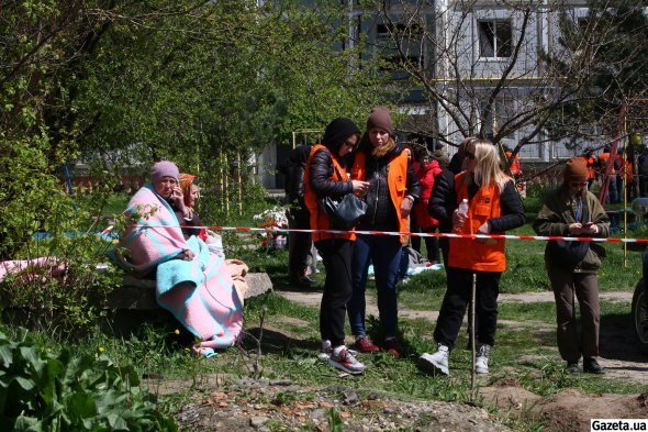 Обвалився під'їзд, зруйновано 27 квартир. Згоріли вщент або пошкоджені понад 33 авто