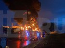 Вогонь спалахнув після двох вибухів у мікрорайоні Козача бухта