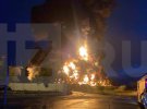 В Севастополе после взрыва загорелась нефтебаза