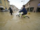 Непогода в Италии унесла уже девять жизней