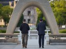 Президент України Володимир Зеленський і прем'єр-міністр Японії Фуміо Кішіда відвідали Меморіальний музей миру у Хіросімі