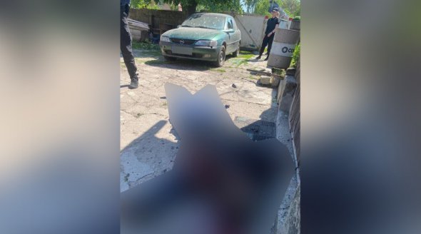 За повідомленням поліції, 53-річний чоловік застрелив трьох сусідів