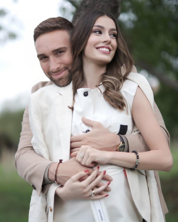Грузинский бизнесмен Иракли Макацария с беременной женой Лизой Чичуа