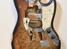 На аукционе продали разбитую гитару Курта Кобейна