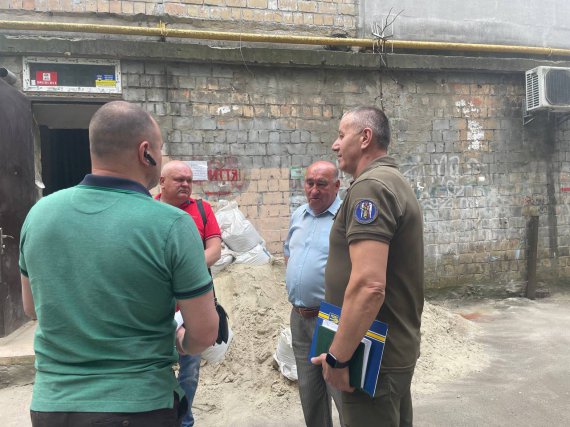 Первый заместитель начальника КМВА Владимир Кидонь побывал в укрытии в Святошинском районе