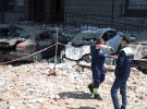В Голосіївському районі продовжують розбирати завали після атаки на житловий будинок