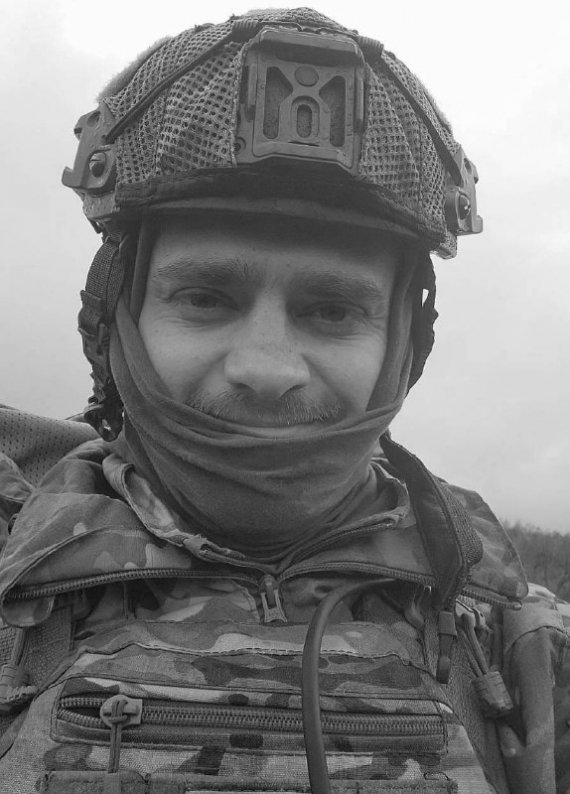 На фронті загинув військовий, львівський журналіст і активіст Віктор Петров