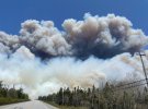 Мощный лесной пожар в Канаде перекинулся на человеческие дома