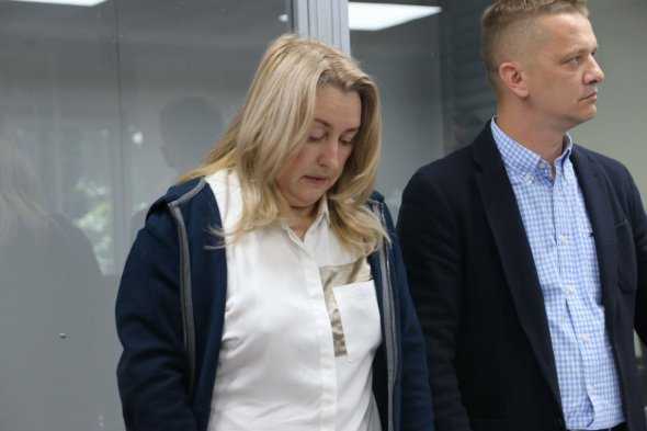 Першу заступницю голови Деснянської РДА Ірину Олексієнко відправили під цілодобовий домашній арешт