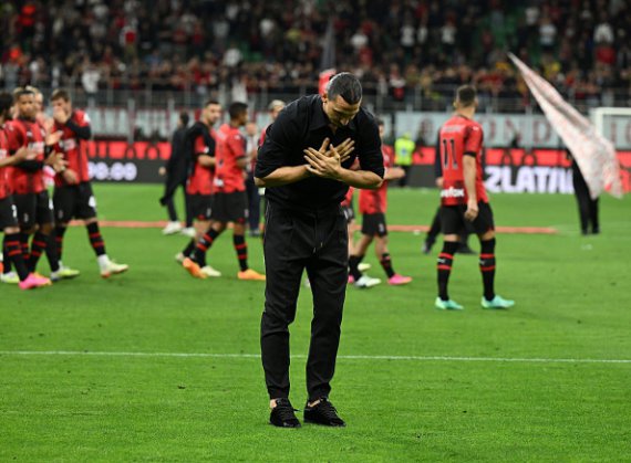 Форвард итальянского клуба "Милан" Златан Ибрагимович завершил футбольную карьеру