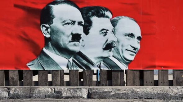 Плакат с диктаторами - Путиным, Сталиным и Гитлером