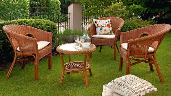 Садовая мебель из ротанга может иметь разный вид и стиль - от классических до современных