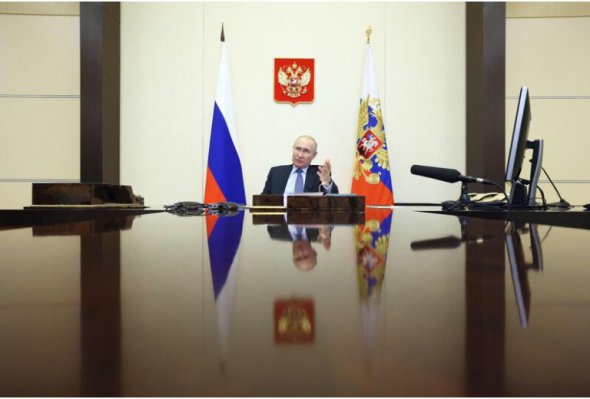 Путін проводить нараду з урядом у режимі відеоконференції у резиденції у Ново-Огарьові, 19 квітня 