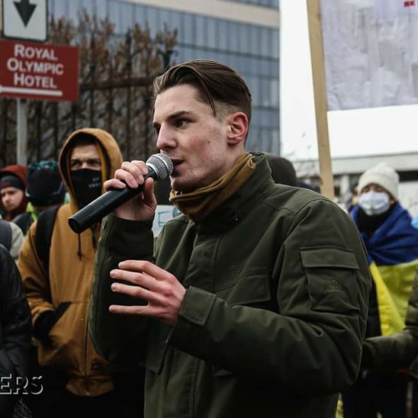 Роман Ратушний був учасником Євромайдану. Відомий боротьбою за збереження столичного урочища Протасів Яр та як учасник російсько-української війни