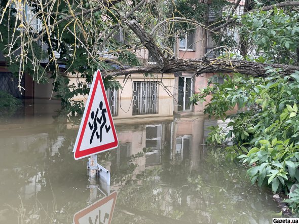 Уровень воды в Херсоне поднялся более чем на 3 метра