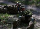 Бійці вчаться накладати турнікет, застосовувати декомпресійну голку, робити масаж серця