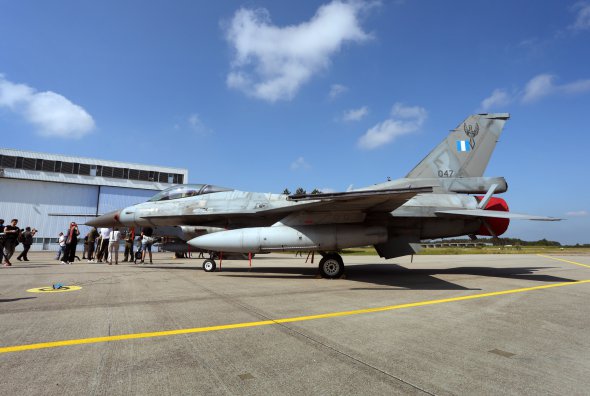 Истребитель F-16 ВВС США взлетает с авиабазы в Германии во время учений Air Defender 2023, 14 июня 2023 года. 25 стран принимают участие в учениях под руководством Германии до 23 июня. По данным Бундесвера, в них принимают участие около 10 тыс. солдат и 250 самолетов 