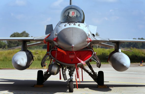 Винищувач F-16 ВПС США злітає з авіабази в Німеччині під час навчань Air Defender 2023, 14 червня 2023 року. 25 країн беруть участь у навчаннях під керівництвом Німеччини до 23 червня. За даними Бундесверу, у них беруть участь близько 10 тис. солдатів і 250 літаків 