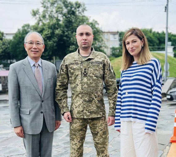 Перша заступниця міністра закордонних справ Еміне Джапарова опублікувала фото з начальником Головного управління розвідки Міністерства оборони Кирилом Будановим і послом Японії в Україні Мацудою Кунінорі