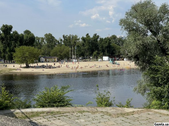 Гидропарк — парк в Киеве, расположенный на Венецианской и Долобецком островах между Днепром и Русановским проливом