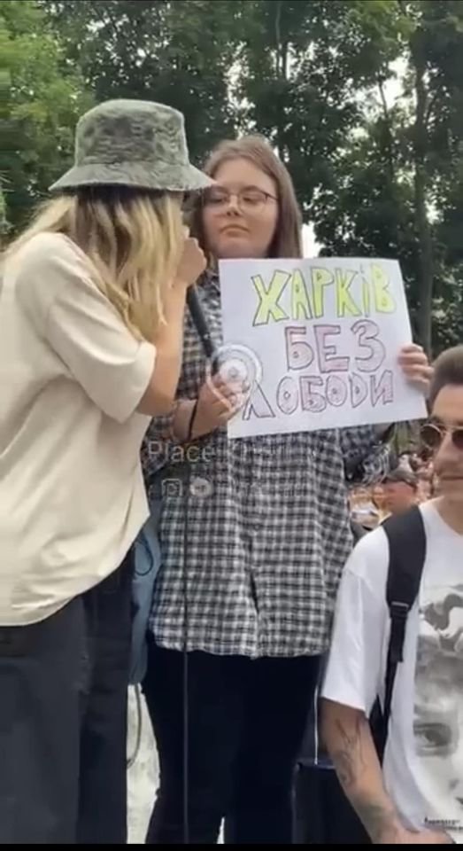 Світлана Лобода образила дівчину у Харкові, яка вийшла з плакатом "Харків без Лободи"