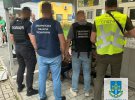 У Закарпатській області затримали чоловіка, який намагався вивезти дитину за кордон і продати за  тис.