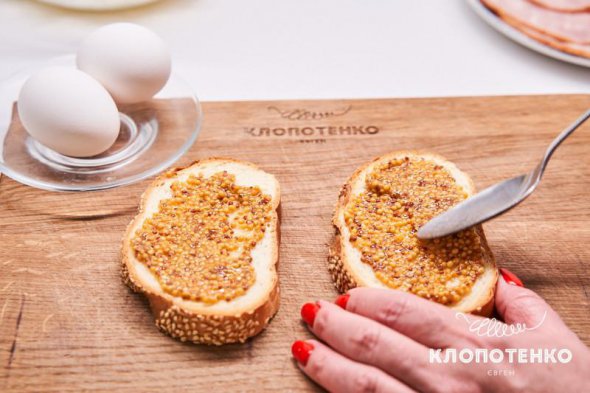 Французский сандвич шаг-мадам готовится на завтрак 15 минут