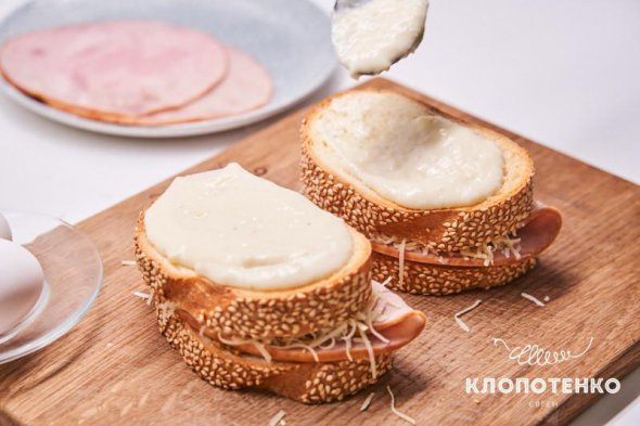 Французький сандвіч крок-мадам на сніданок готують 15 хвилин