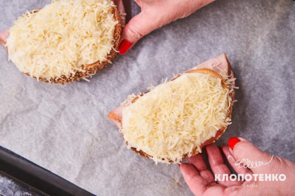 Французский сандвич шаг-мадам готовится на завтрак 15 минут
