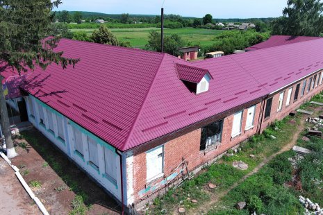 За полтора месяца в школе села Солдатское отстроили разрушенную российским обстрелом крышу