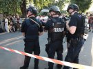 Суд оцепили правоохранители