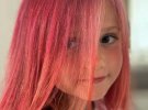 Слава Каминская покрасила волосы семилетней дочери в сине-красные цвета