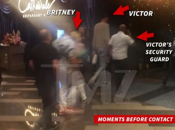 Бритни Спирс в ресторане избил охранник Виктора Вембаньяма