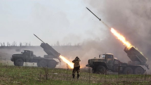  Російські війська зазнають колосальних втрат на Донбасі й "зав’язли" у важких боях на трьох ключових напрямках