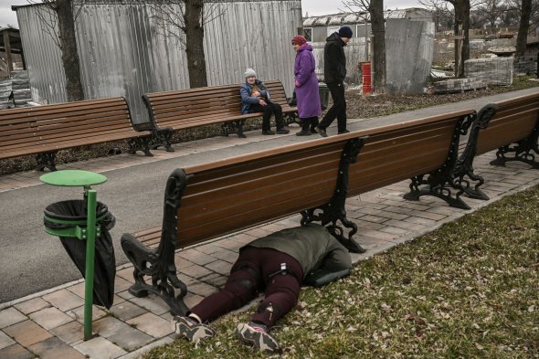 Раненные и убитые от разрыва российской кассетной бомбы в Краматорске, 18 марта 