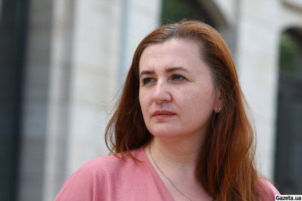 Татуся Бо: "Складно, коли приїжджаєш до родини, а дитина тобі каже: "Пішли, я батька покажу". І приводить до портрета з чорною стрічкою. Молодого, красивого хлопця"