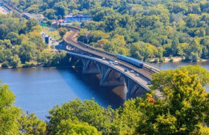 У аварійному стані перебувають міст Патона і міст Метро, Дарницький міст не введено в експлутатацію, розповів столичний очільник. Фото: ua.depositphotos.com