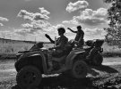 Президент Владимир Зеленский опубликовал новые фото воюющей Украины