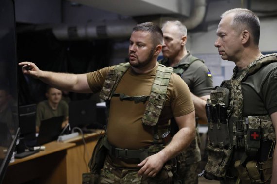 Командувач Сухопутних військ ЗСУ Олександр Сирський відвідав бойові бригади і зустрівся з командирами частин