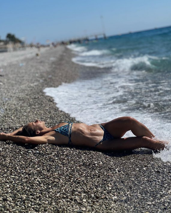 Ілона Гвоздьова показала витончену фігуру в купальнику