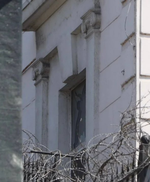 В Одесі обстрілом пошкоджене консульство КНР