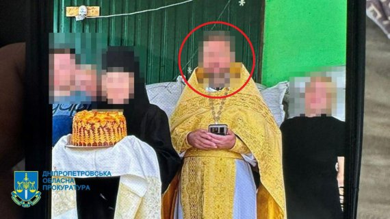 Служитель Российской православной церкви в Украине развращал несовершеннолетних дочерей и создавал детскую порнографию, сообщили правоохранители