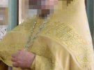 Служитель Российской православной церкви в Украине развращал несовершеннолетних дочерей и создавал детскую порнографию, сообщили правоохранители