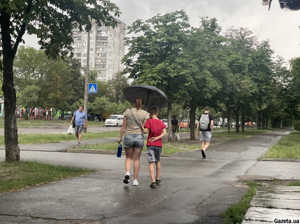 Яна Сирык живет возле поликлиники. Их квартира чудом не пострадала