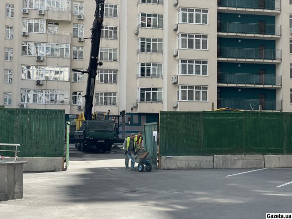 В результате взрыва в Соломенском районе разрушены 16-19 этажи жилого дома. Их восстанавливать